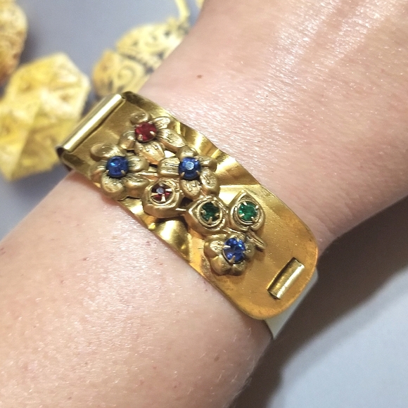 1940s Retro Era Rhinestone Brass Bangle Bracelet - Picture 6 of 6